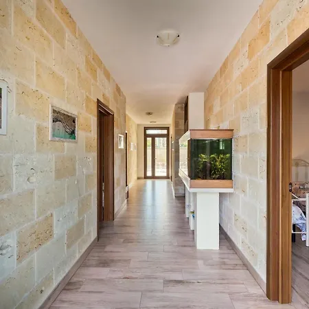 Anna's House * بورغوني